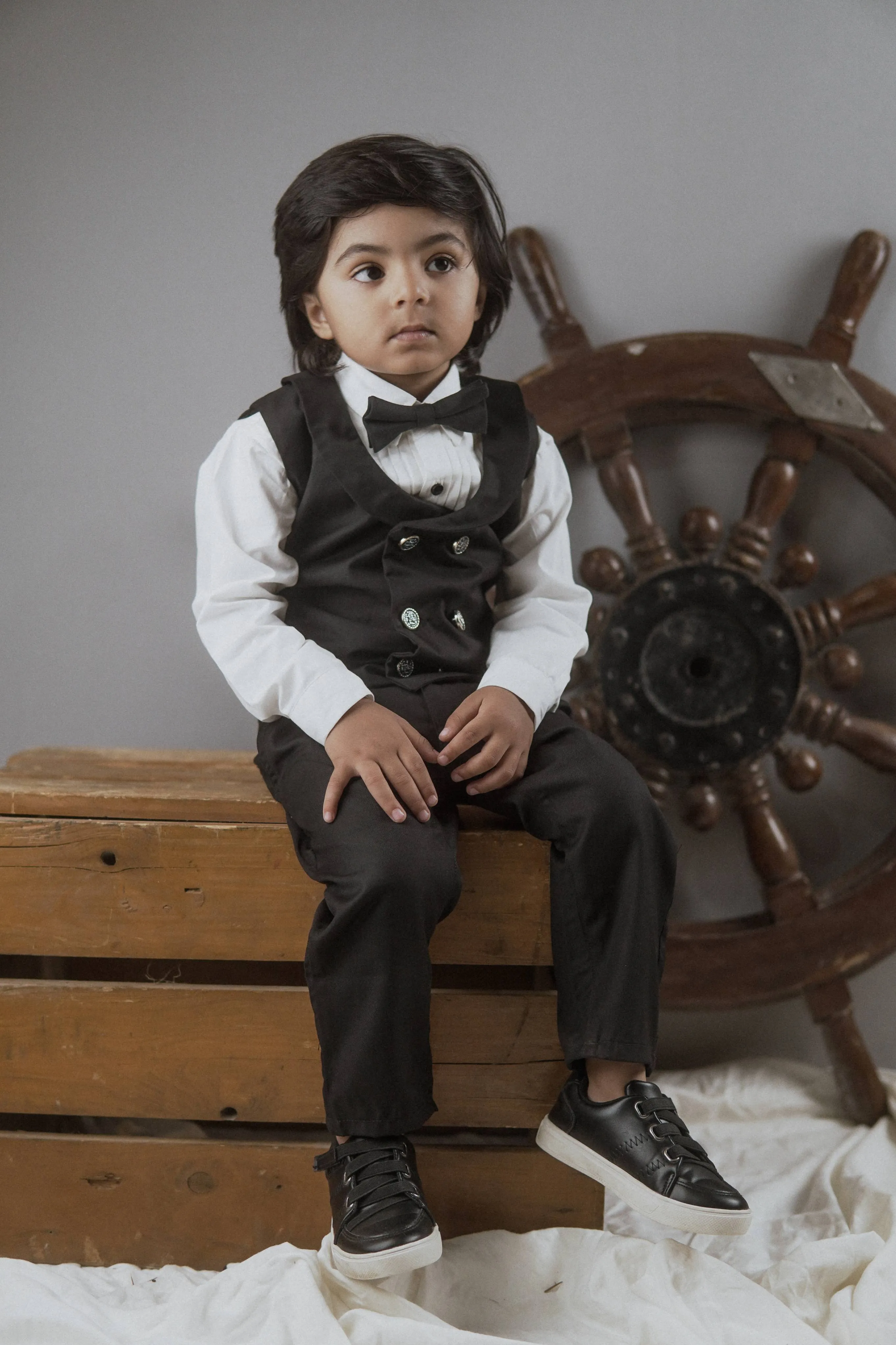 BLACK DOUBLE BUTTONED WAISTCOAT & PANTS SUIT SET
